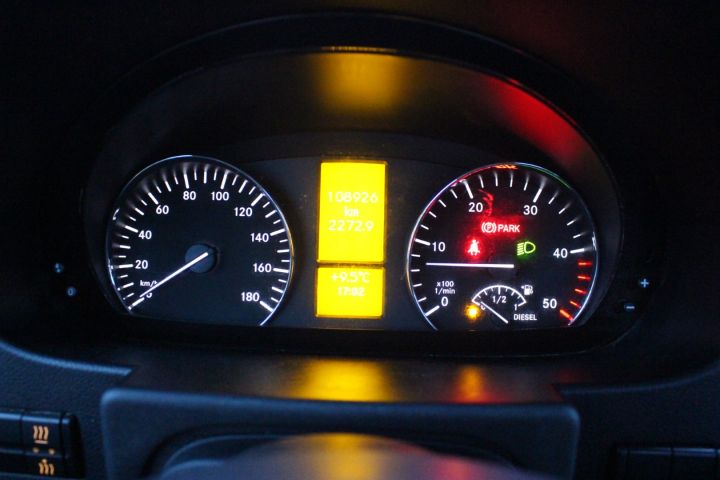 702361-32 Mercedes-Benz Sprinter 319 BlueTEC (190 hp, 108926 km) -2016