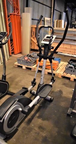 685201-1 Crosstrainer - Axla