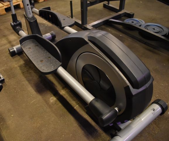 685201-3 Crosstrainer - Axla