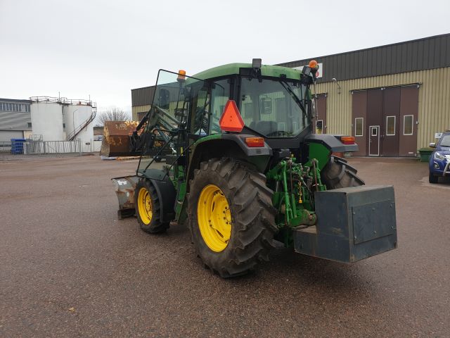 732154-4 John Deere 6110 SE 4WD 2002 with equipment (STG391)