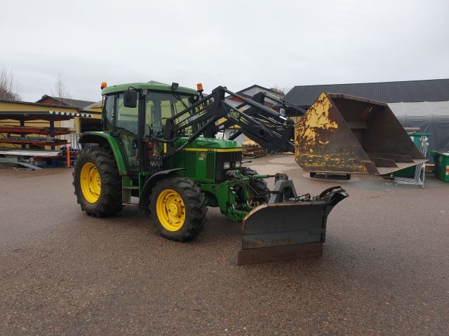 732154-1 John Deere 6110 SE 4WD 2002 with equipment (STG391)
