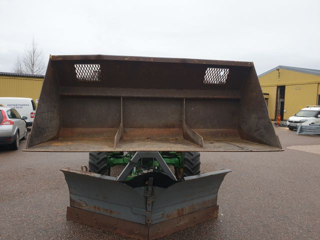 732154-9 John Deere 6110 SE 4WD 2002 with equipment (STG391)