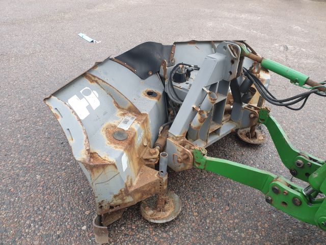 732154-12 John Deere 6110 SE 4WD 2002 with equipment (STG391)