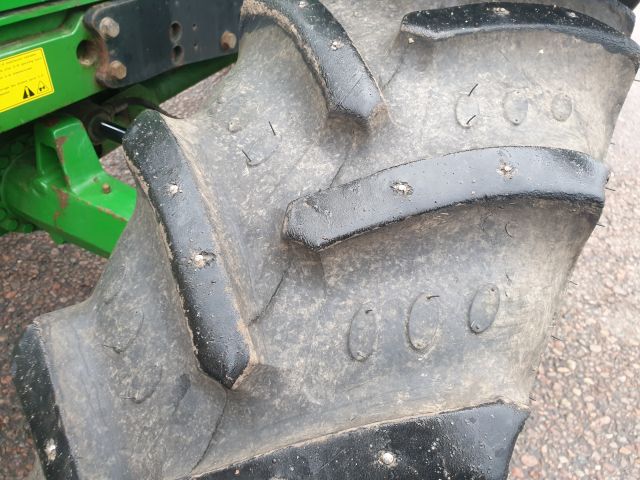 732154-16 John Deere 6110 SE 4WD 2002 with equipment (STG391)