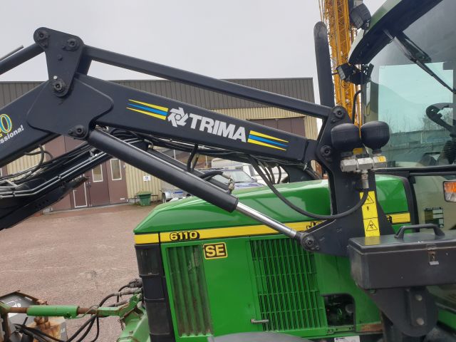 732154-18 John Deere 6110 SE 4WD 2002 with equipment (STG391)