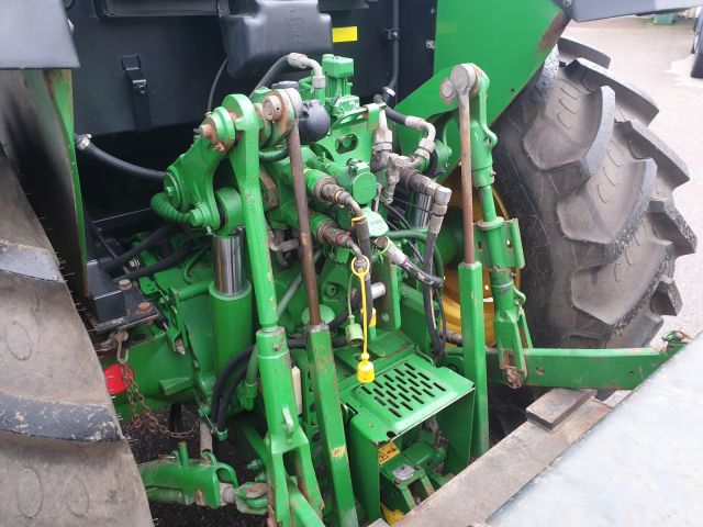 732154-29 John Deere 6110 SE 4WD 2002 with equipment (STG391)