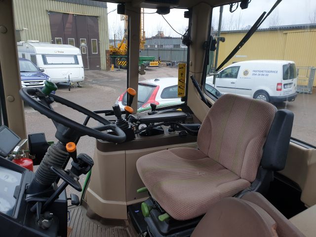 732154-33 John Deere 6110 SE 4WD 2002 with equipment (STG391)