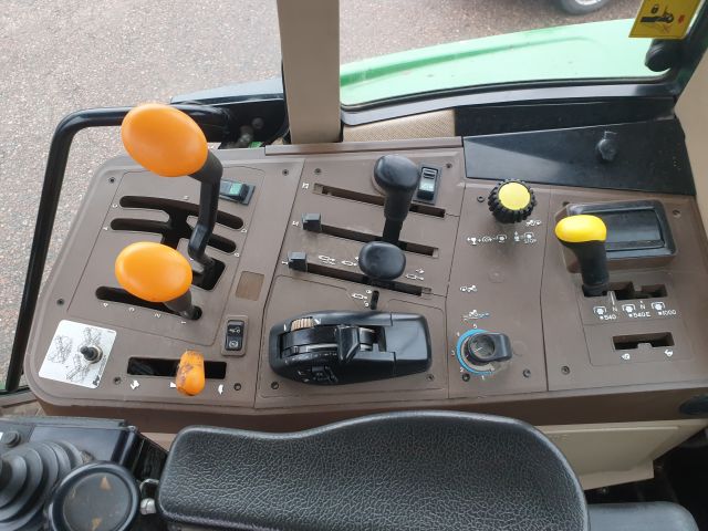 732154-37 John Deere 6110 SE 4WD 2002 with equipment (STG391)