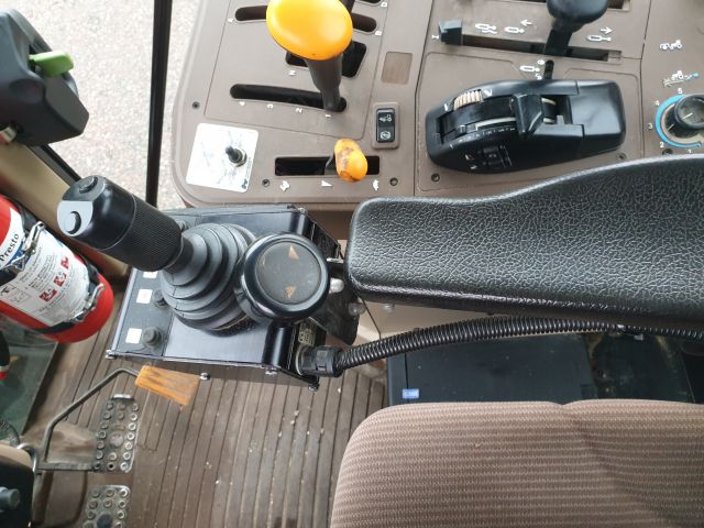 732154-39 John Deere 6110 SE 4WD 2002 with equipment (STG391)