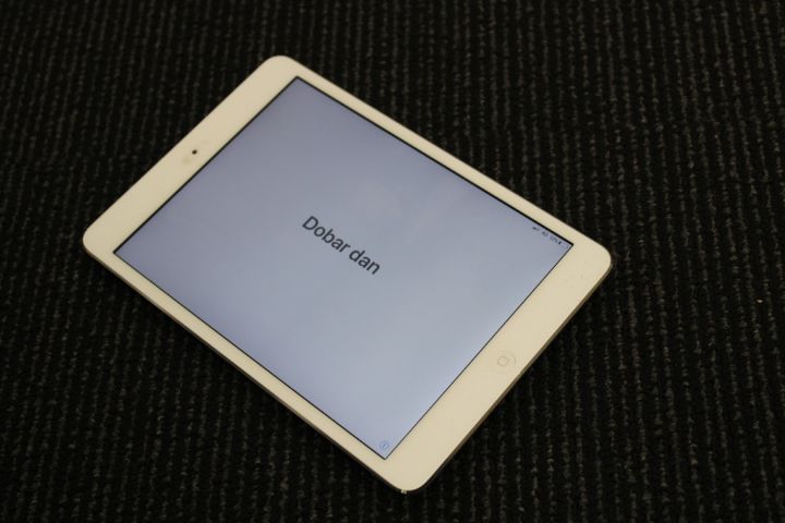 730959-4 Tablets 2 Apple iPad Air and iPad mini 2