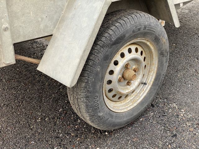 661484-16 Trailer with cover - Majava M 2526 LJ - CWJ099