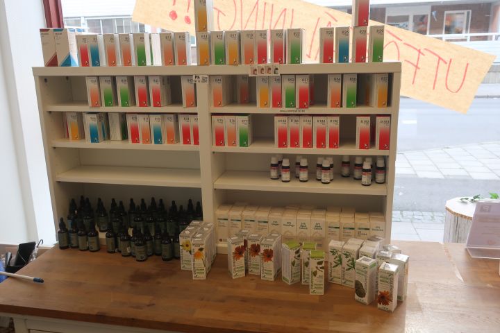 732935-1 Assortment of homeopathic drops etc., i.a. Dr. Reckeweg, Herbalists. Approx: 260 products