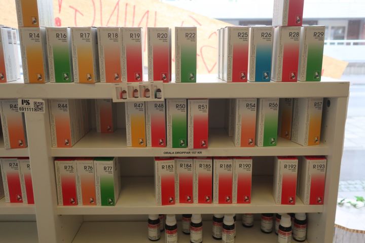 732935-4 Assortment of homeopathic drops etc., i.a. Dr. Reckeweg, Herbalists. Approx: 260 products