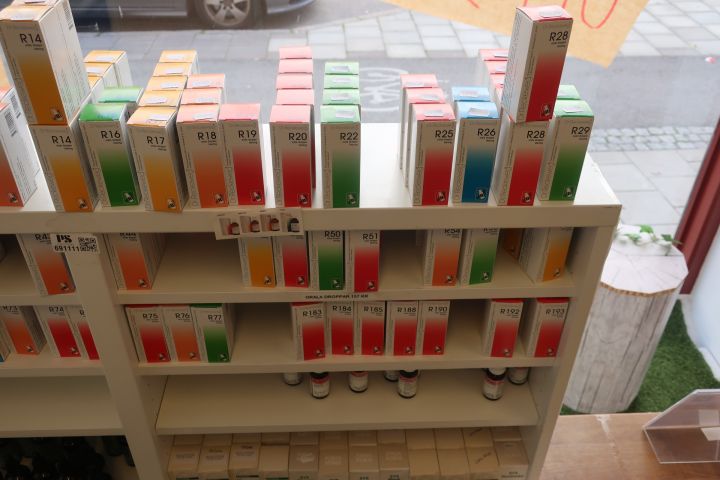 732935-6 Assortment of homeopathic drops etc., i.a. Dr. Reckeweg, Herbalists. Approx: 260 products