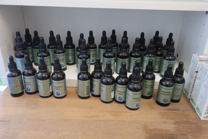 732935-10 Assortment of homeopathic drops etc., i.a. Dr. Reckeweg, Herbalists. Approx: 260 products