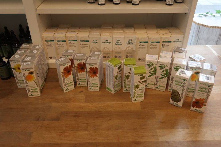 732935-11 Assortment of homeopathic drops etc., i.a. Dr. Reckeweg, Herbalists. Approx: 260 products