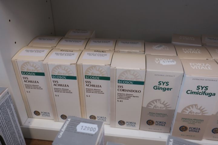 732935-13 Assortment of homeopathic drops etc., i.a. Dr. Reckeweg, Herbalists. Approx: 260 products