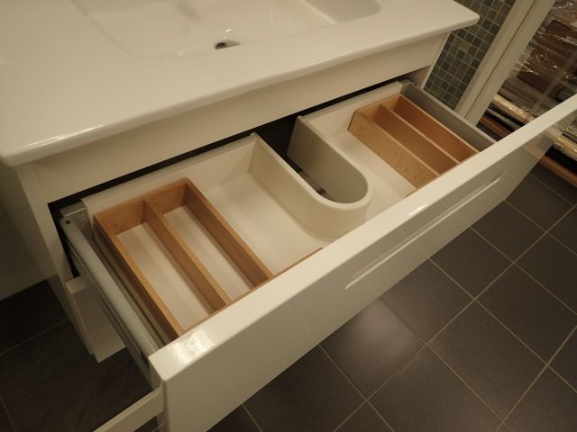 576498-6 Badrumsinredning Milano högblank vit 80cm