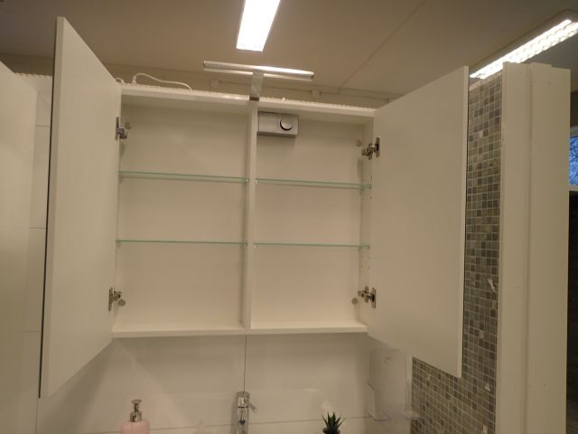 576498-11 Badrumsinredning Milano högblank vit 80cm