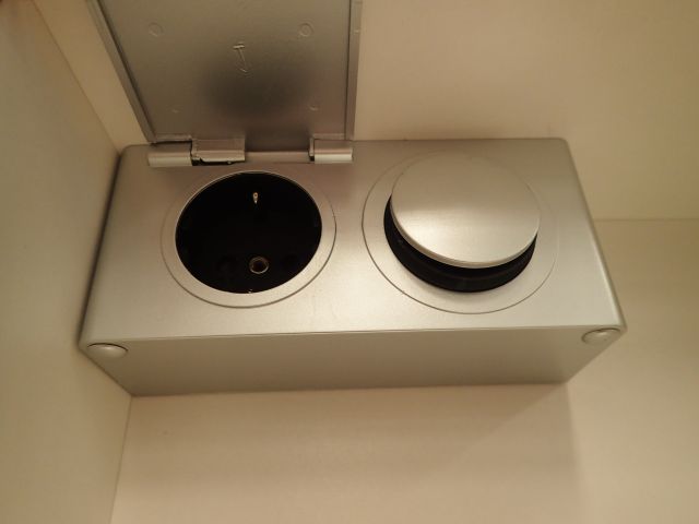 576498-12 Badrumsinredning Milano högblank vit 80cm