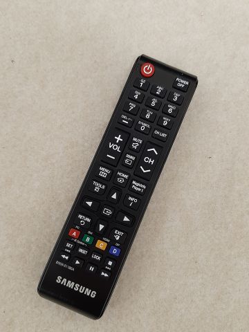 661984-17 TV / Monitor x3 - Samsung 49 "2pcs & Samsung 32" 1st (defective screens)