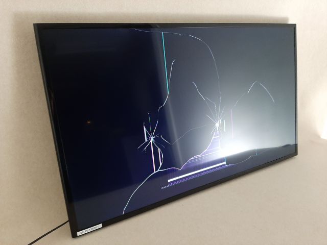 661984-18 TV / Monitor x3 - Samsung 49 "2pcs & Samsung 32" 1st (defective screens)