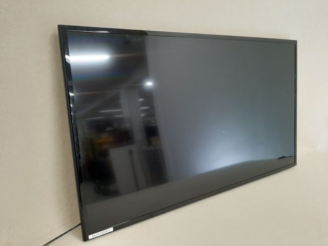 661984-19 TV / Monitor x3 - Samsung 49 "2pcs & Samsung 32" 1st (defective screens)