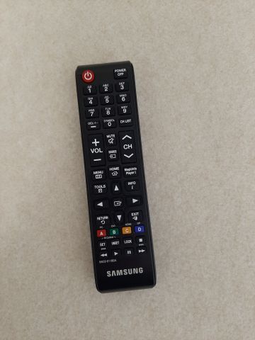 661984-24 TV / Monitor x3 - Samsung 49 "2pcs & Samsung 32" 1st (defective screens)