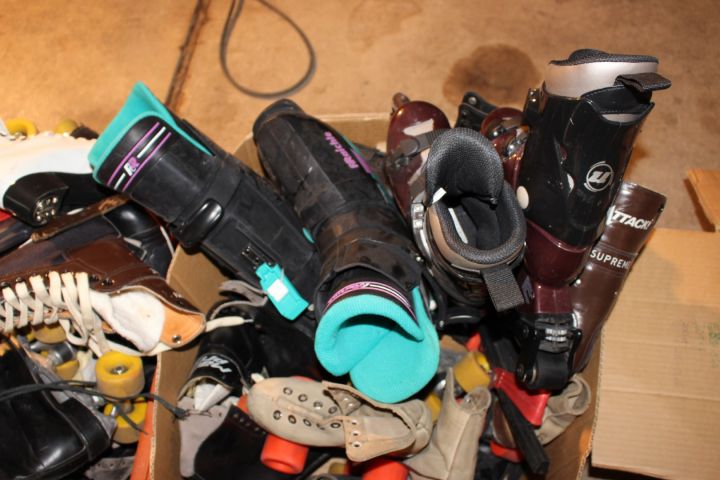 716202-11 Skis, salomon, roller skates, rollerblades, skates etc.