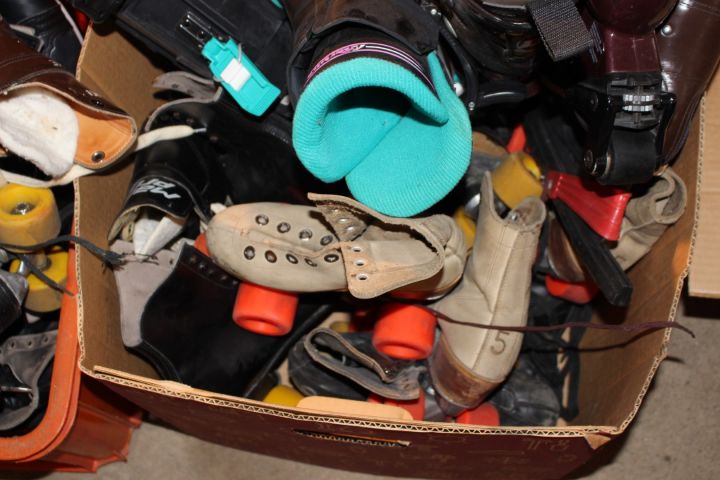 716202-12 Skis, salomon, roller skates, rollerblades, skates etc.