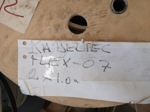 685250-7 Pallet with Bus cable, installation cable, data cable etc.