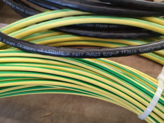 685250-13 Pallet with Bus cable, installation cable, data cable etc.