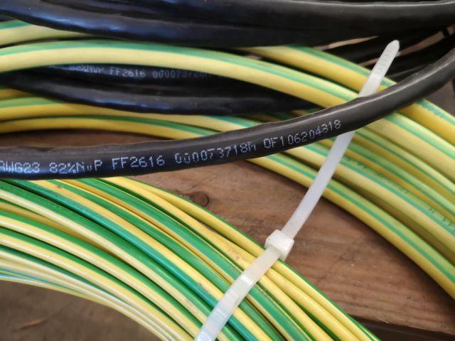 685250-14 Pallet with Bus cable, installation cable, data cable etc.