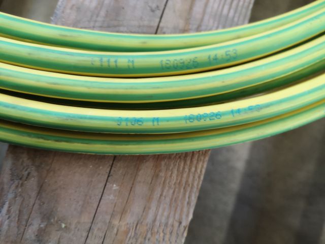 685250-15 Pallet with Bus cable, installation cable, data cable etc.