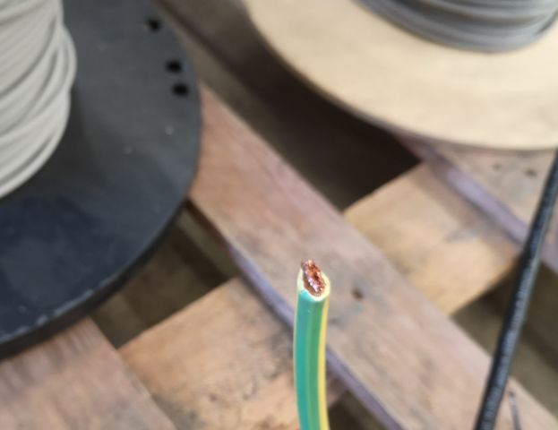 685250-16 Pallet with Bus cable, installation cable, data cable etc.