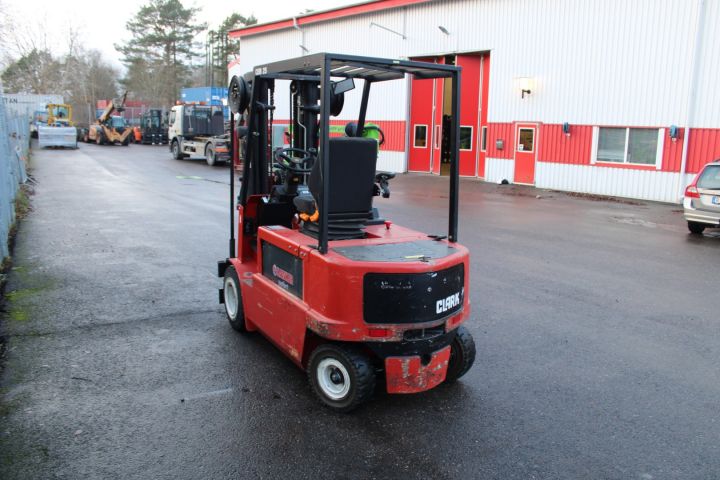 674265-4 Counterweight truck Clark Cem 25 -1998