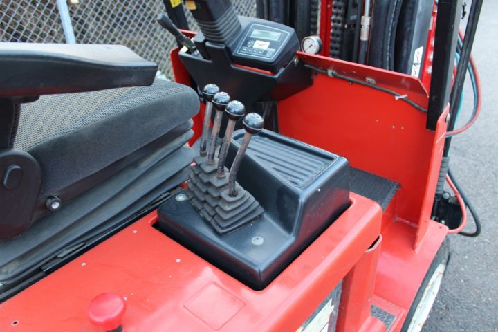 674265-15 Counterweight truck Clark Cem 25 -1998