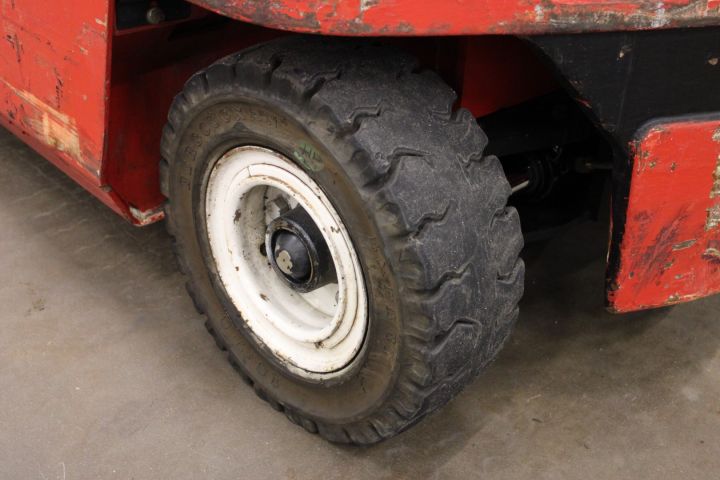 674265-18 Counterweight truck Clark Cem 25 -1998