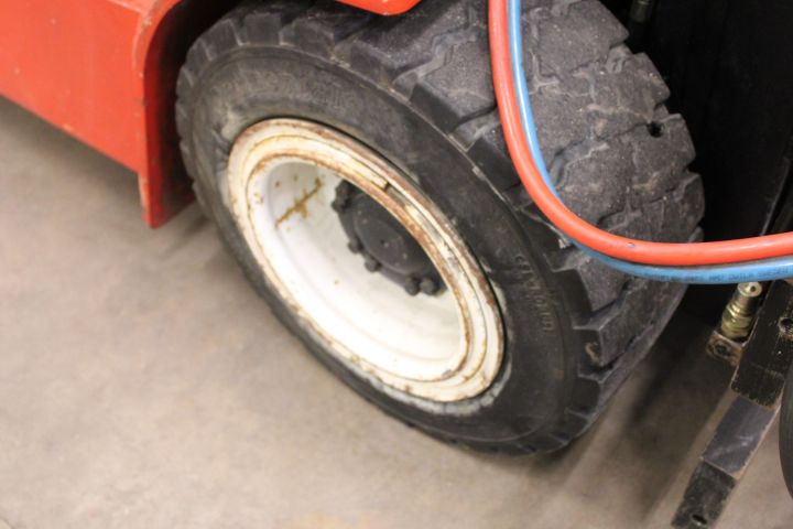 674265-20 Counterweight truck Clark Cem 25 -1998