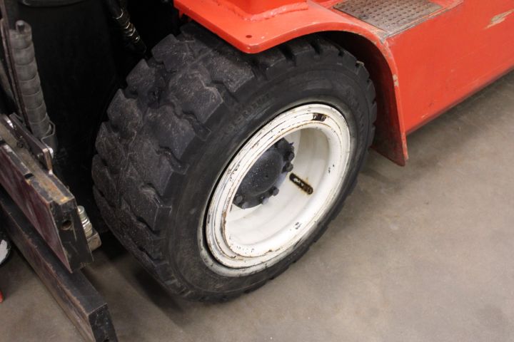 674265-21 Counterweight truck Clark Cem 25 -1998