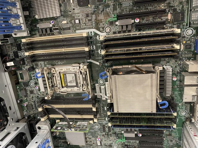 721241-18 Server Computer - HP ProLiant ML350p Gen 8