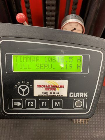 674265-8 Counterweight truck Clark Cem 25 -1998