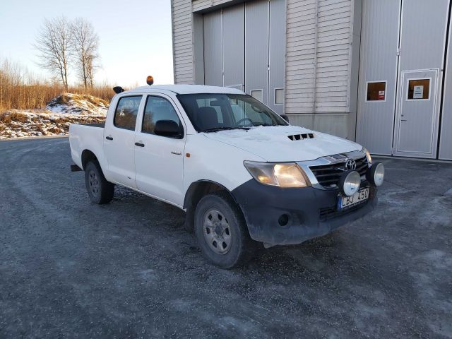734626-3 Toyota Hilux 2.5 D 4WD -12 LBJ450