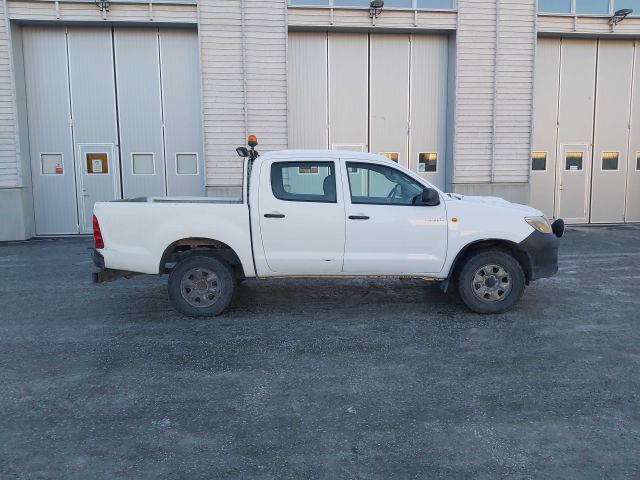 734626-4 Toyota Hilux 2.5 D 4WD -12 LBJ450