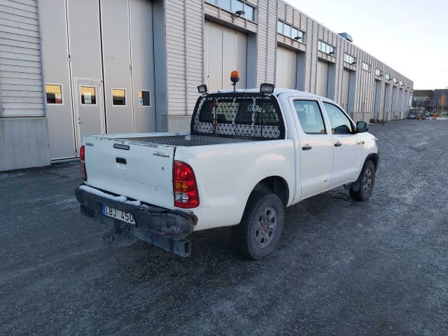 734626-5 Toyota Hilux 2.5 D 4WD -12 LBJ450