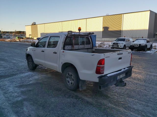 734626-7 Toyota Hilux 2.5 D 4WD -12 LBJ450