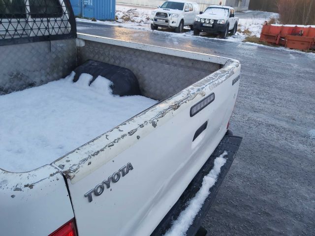 734626-9 Toyota Hilux 2.5 D 4WD -12 LBJ450