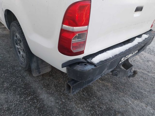 734626-11 Toyota Hilux 2.5 D 4WD -12 LBJ450