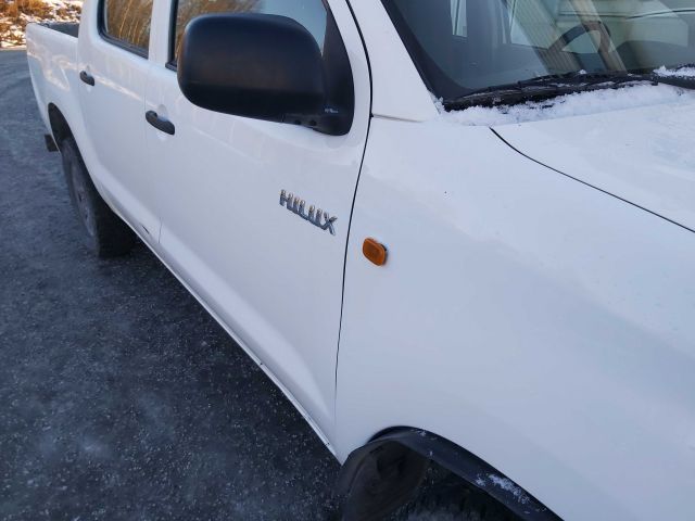 734626-27 Toyota Hilux 2.5 D 4WD -12 LBJ450