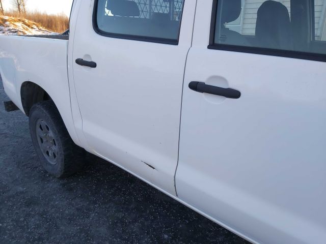 734626-29 Toyota Hilux 2.5 D 4WD -12 LBJ450